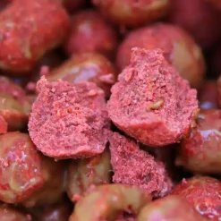 Martin SB Xtra Range – Krill & Liver Boilies -Savage Gear shop Krill en Liver openstructure with liver liquid.jpg