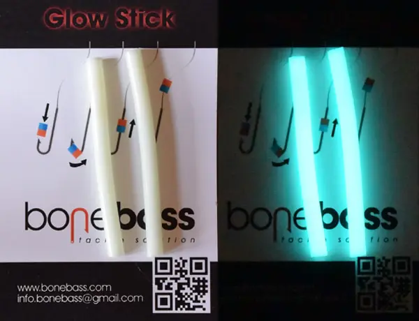 BoneBass Glow Sticks Ø 4 mm BoneBass Glow Sticks Ø 4 Mm -Savage Gear shop sticks lichtblauw.jpg